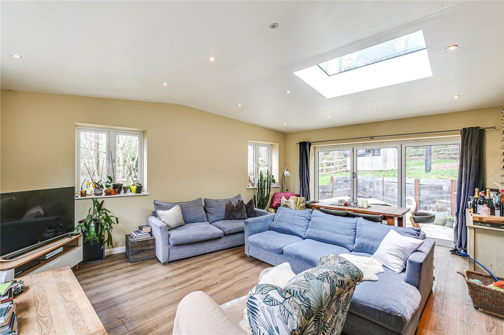 Property photo 3 of 16 Picture No. 10