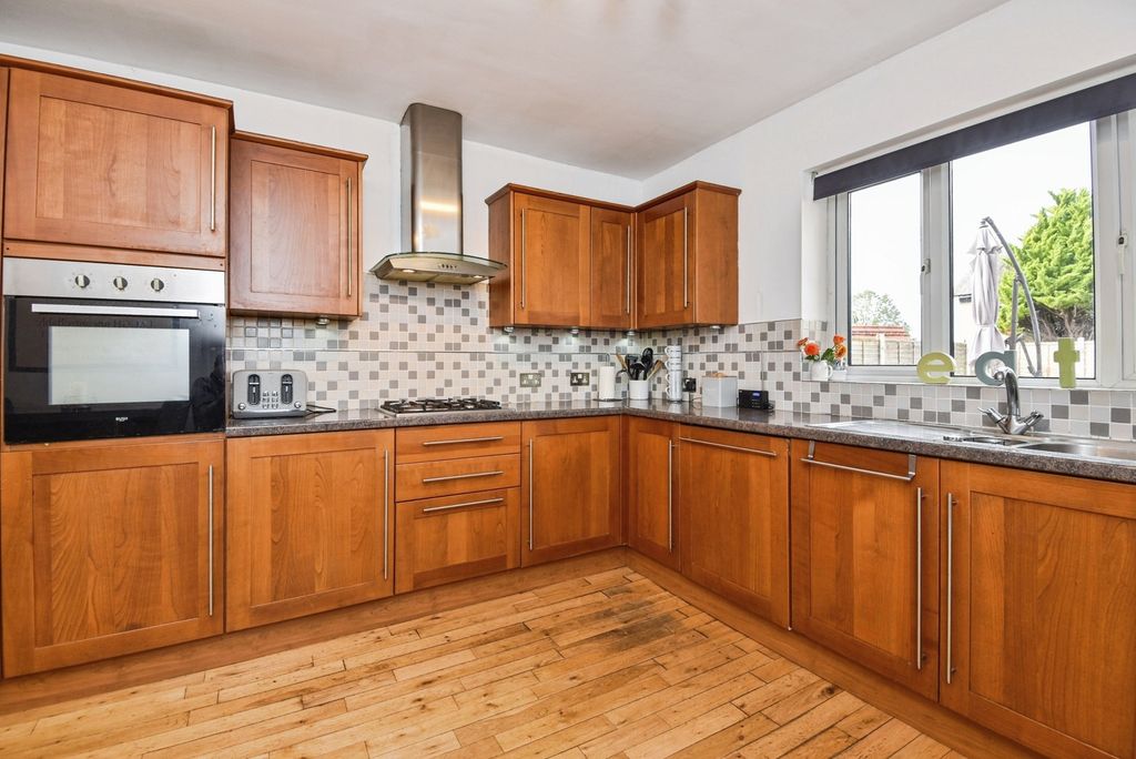 Property photo 2 of 17 Kitchen Diner