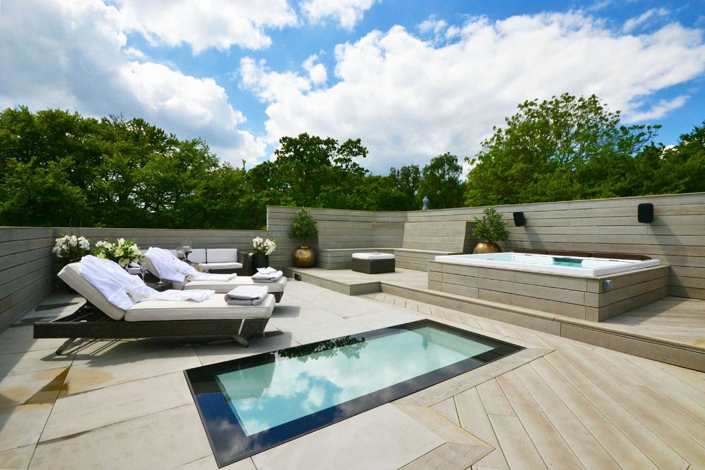 Property photo 2 of 15 Photo