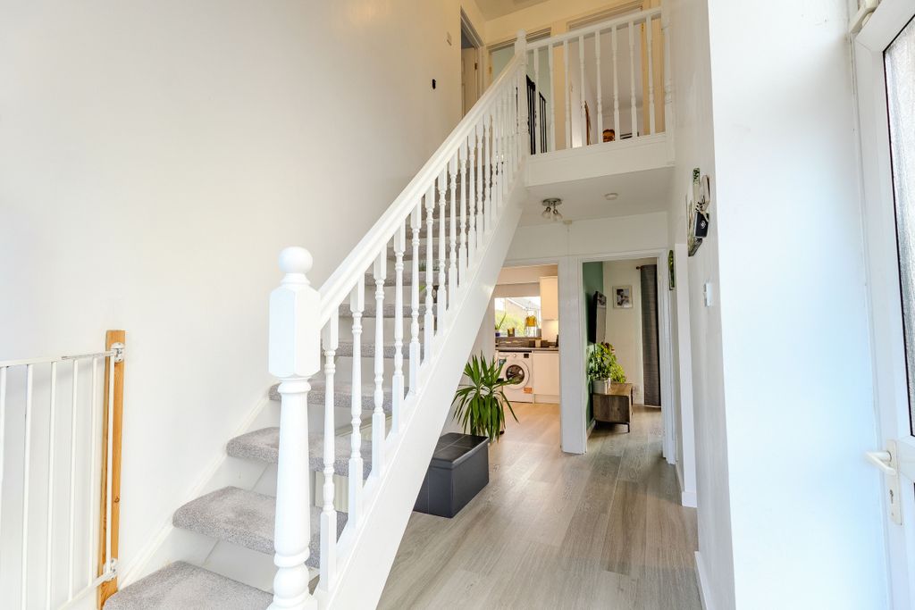 Property photo 2 of 17 Hallway