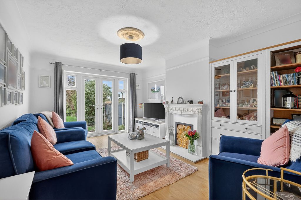 Property photo 3 of 32