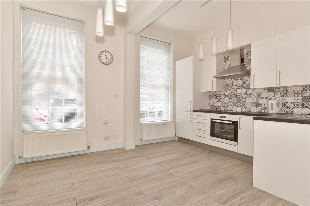 Property photo 2 of 6 Kitchen/Lounge/ Dining Area