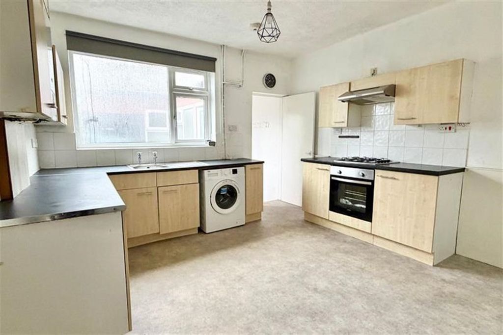 Property photo 2 of 14 (Main)