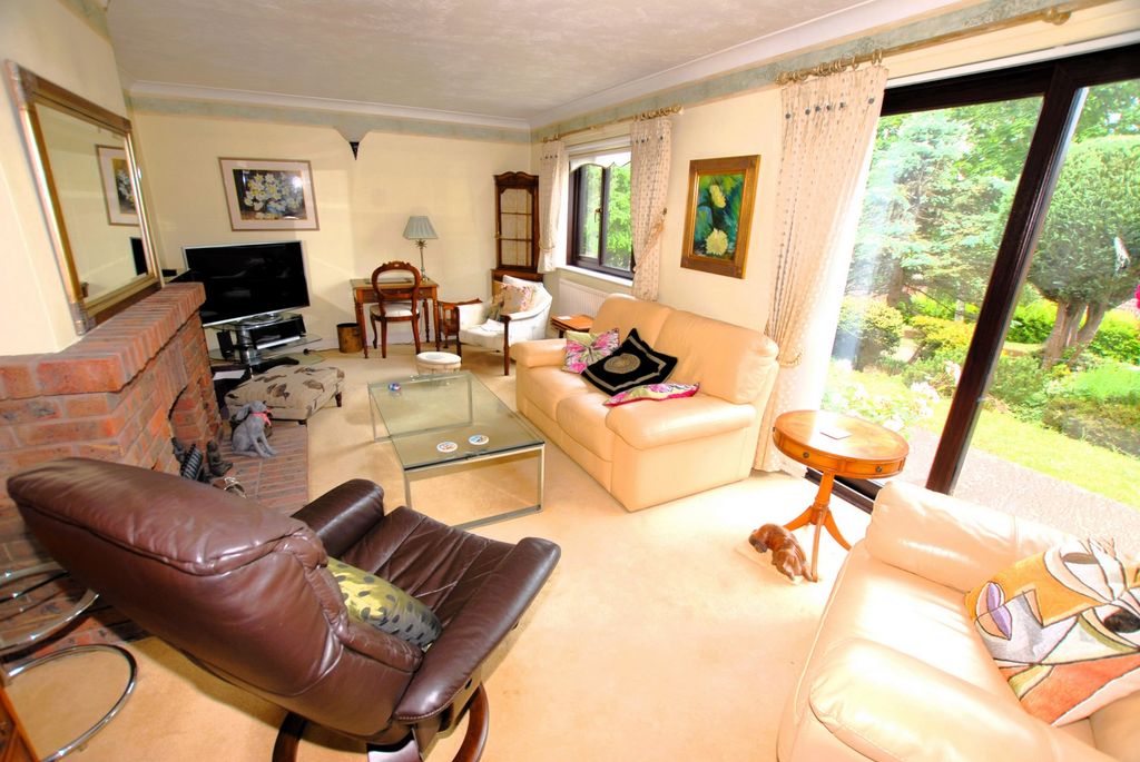 Property photo 3 of 16 Sitting Room
