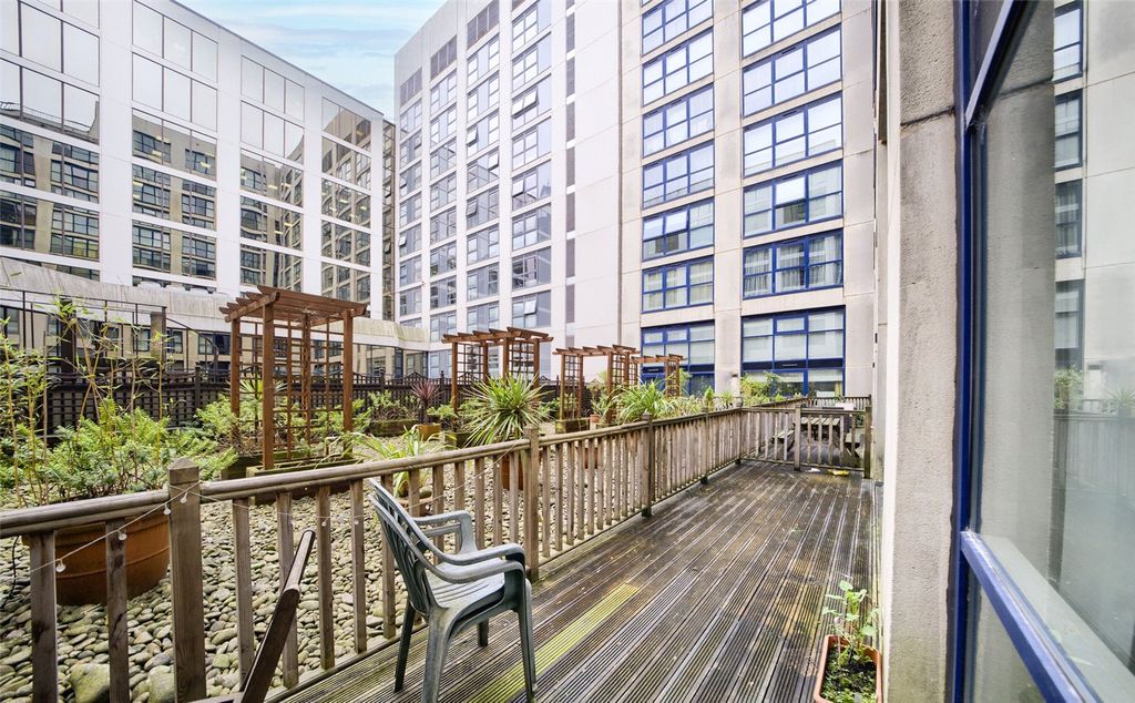 Property photo 2 of 9 Picture No. 10