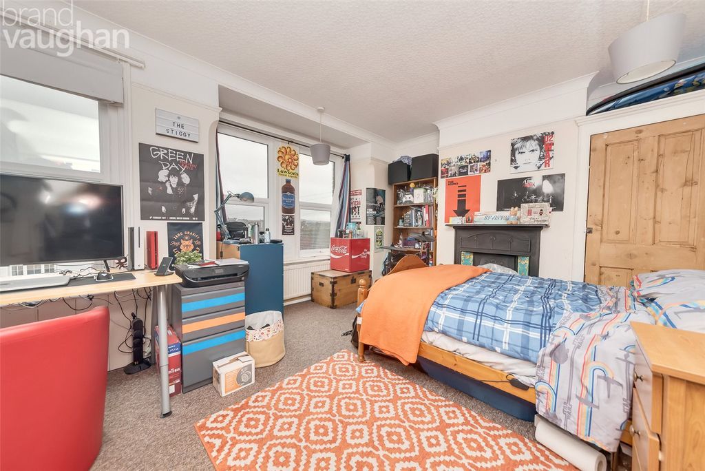 Property photo 3 of 9 Bedroom