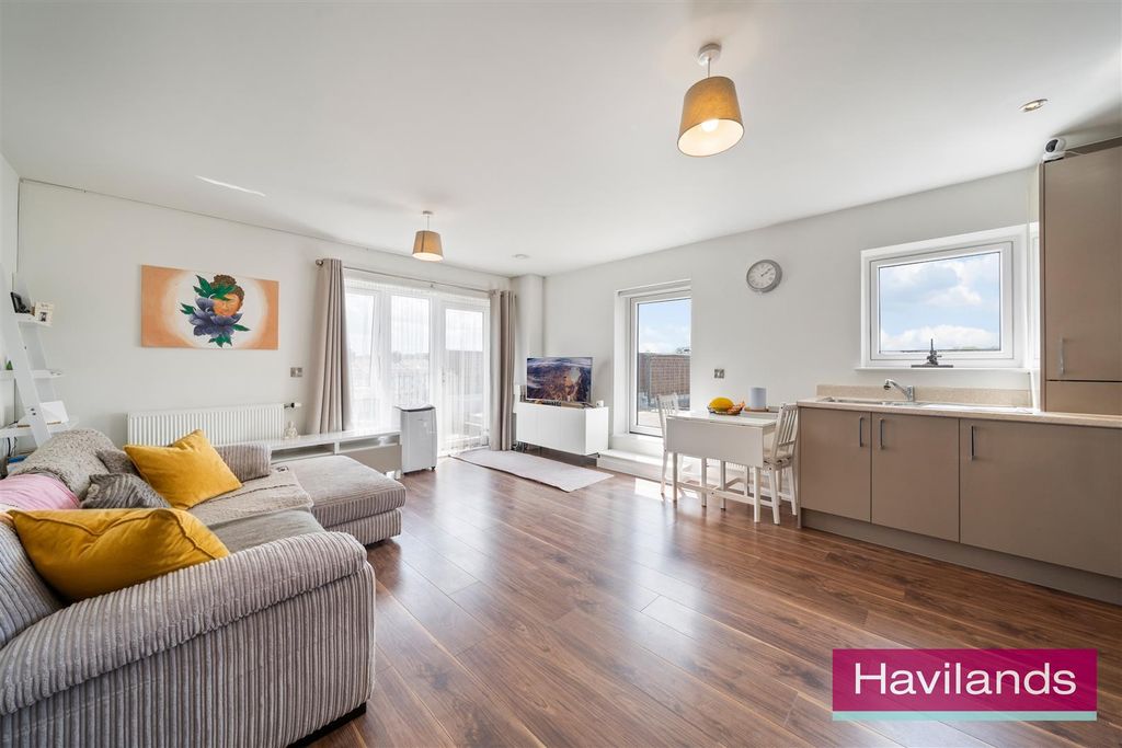 Property photo 3 of 12 Coral Court-10.Jpg