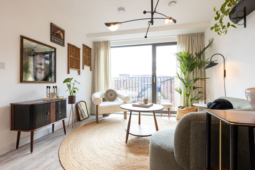 Property photo 2 of 21