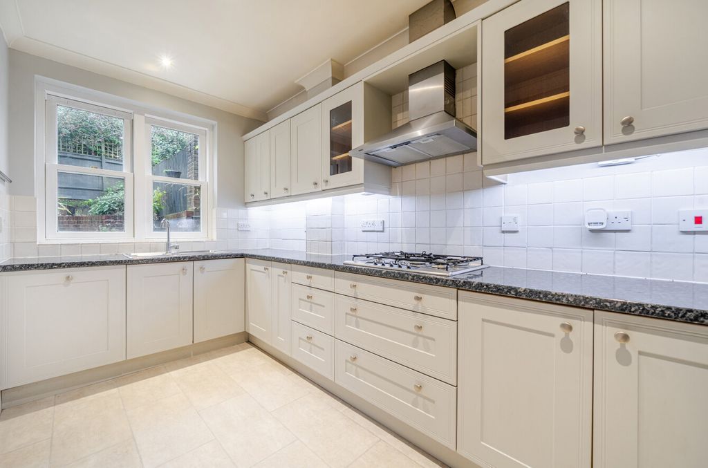 Property photo 3 of 14 1408946-6-6981Daa...