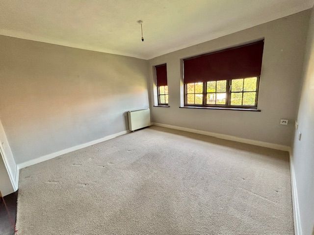 Property photo 2 of 10 Living Room