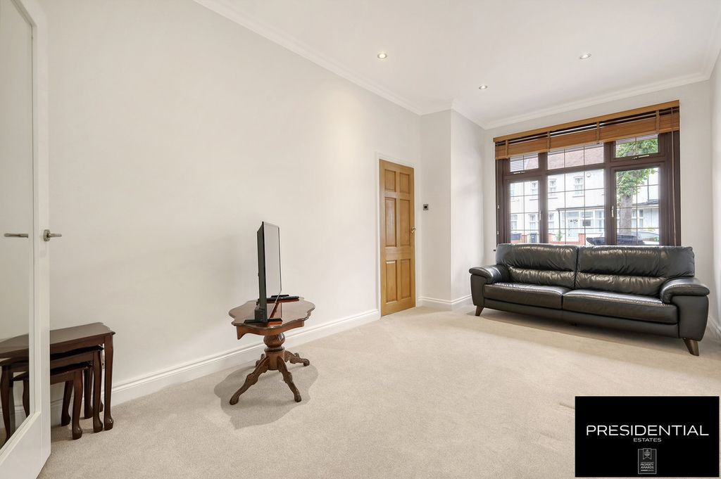Property photo 3 of 27