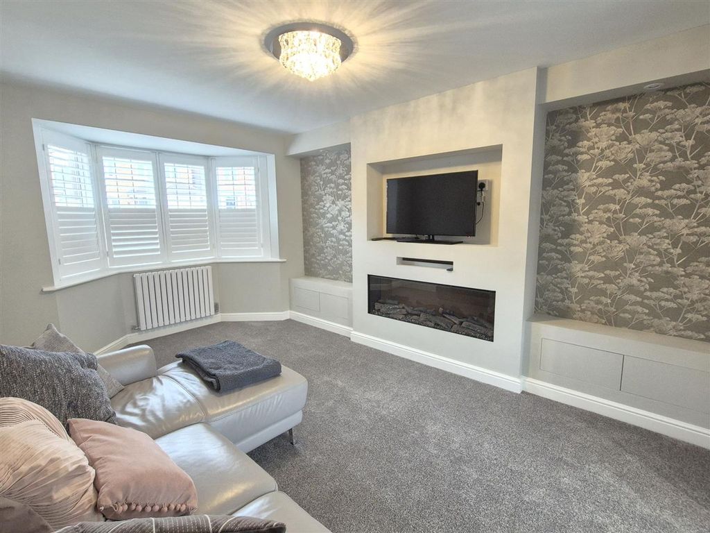 Property photo 3 of 25 Lounge