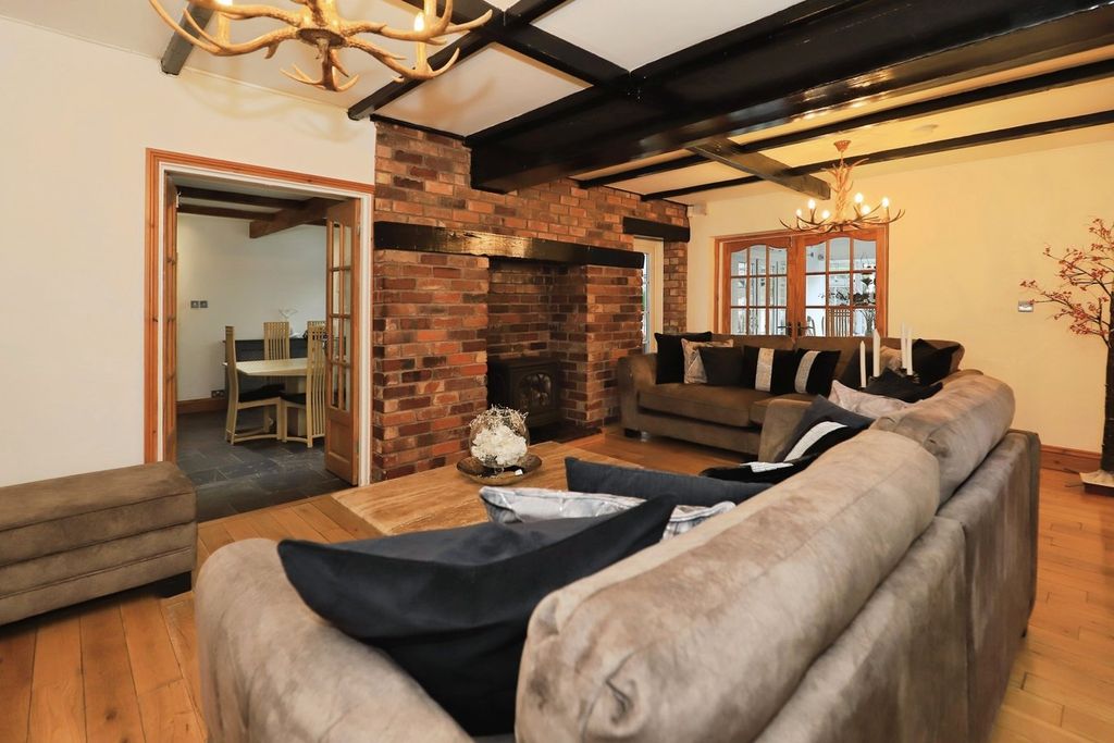 Property photo 2 of 32