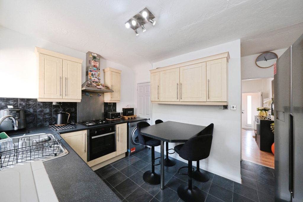 Property photo 3 of 18 Pbox-Img.Jpg