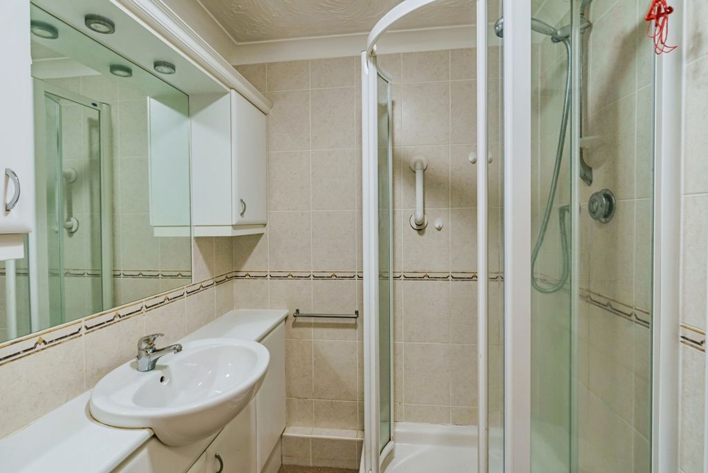 Property photo 2 of 17 Shower Room