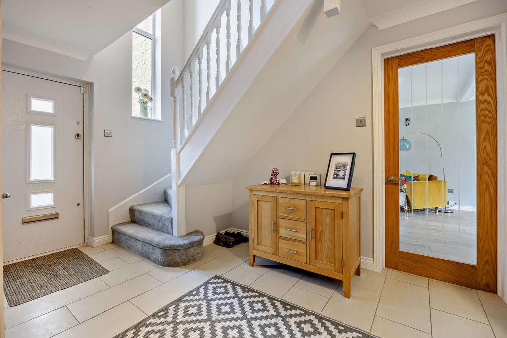 Property photo 2 of 23 Picture No. 19