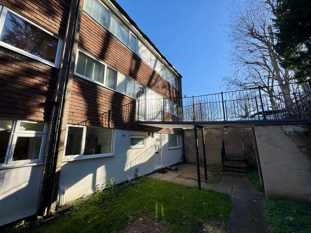 Property photo 1 of 10 7 Hillside Court - Front