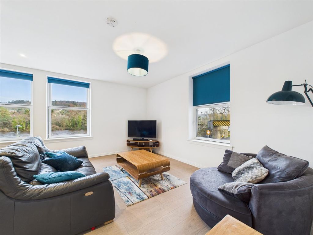 Property photo 3 of 16 Cam01486G0-Pr0933-Still004.Jpg