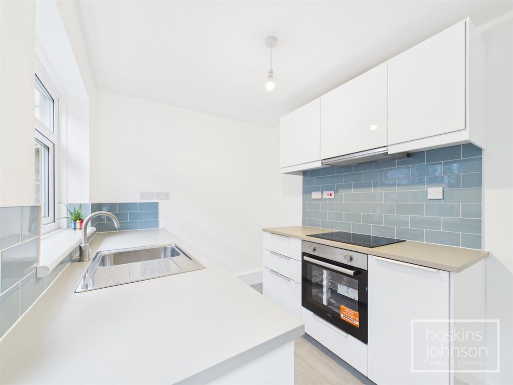 Property photo 3 of 19 Kitchen