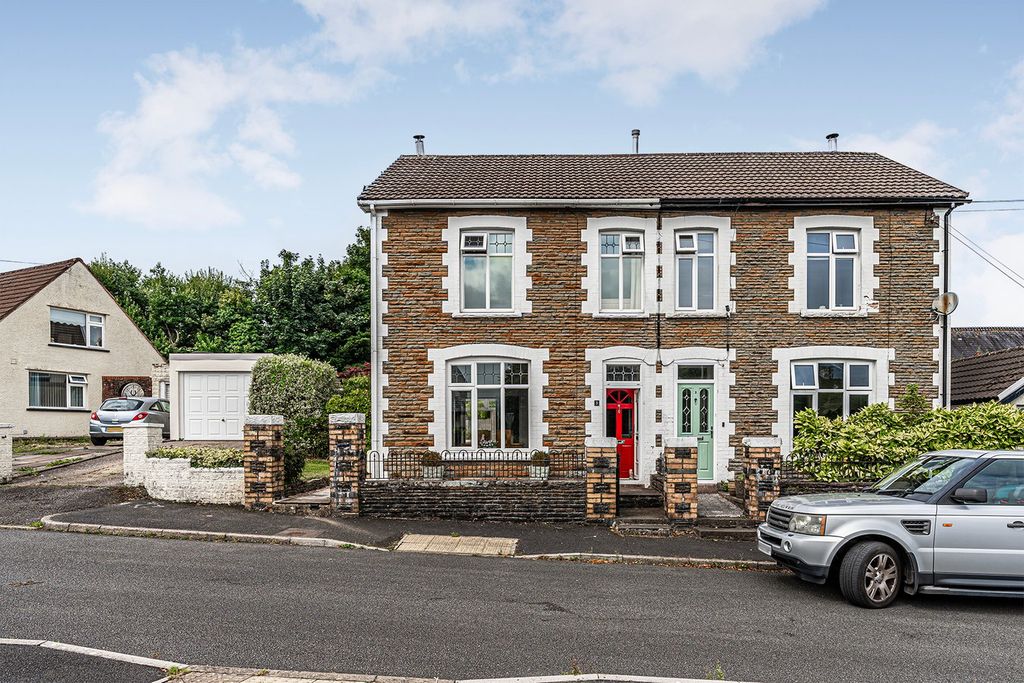Property photo 1 of 32