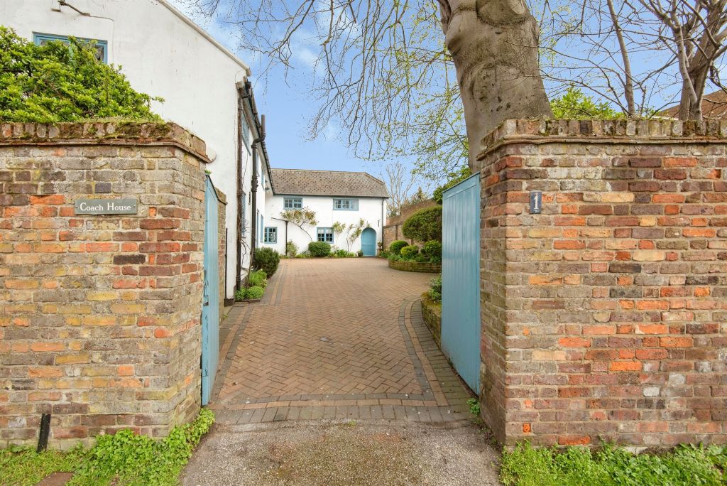 Property photo 2 of 23