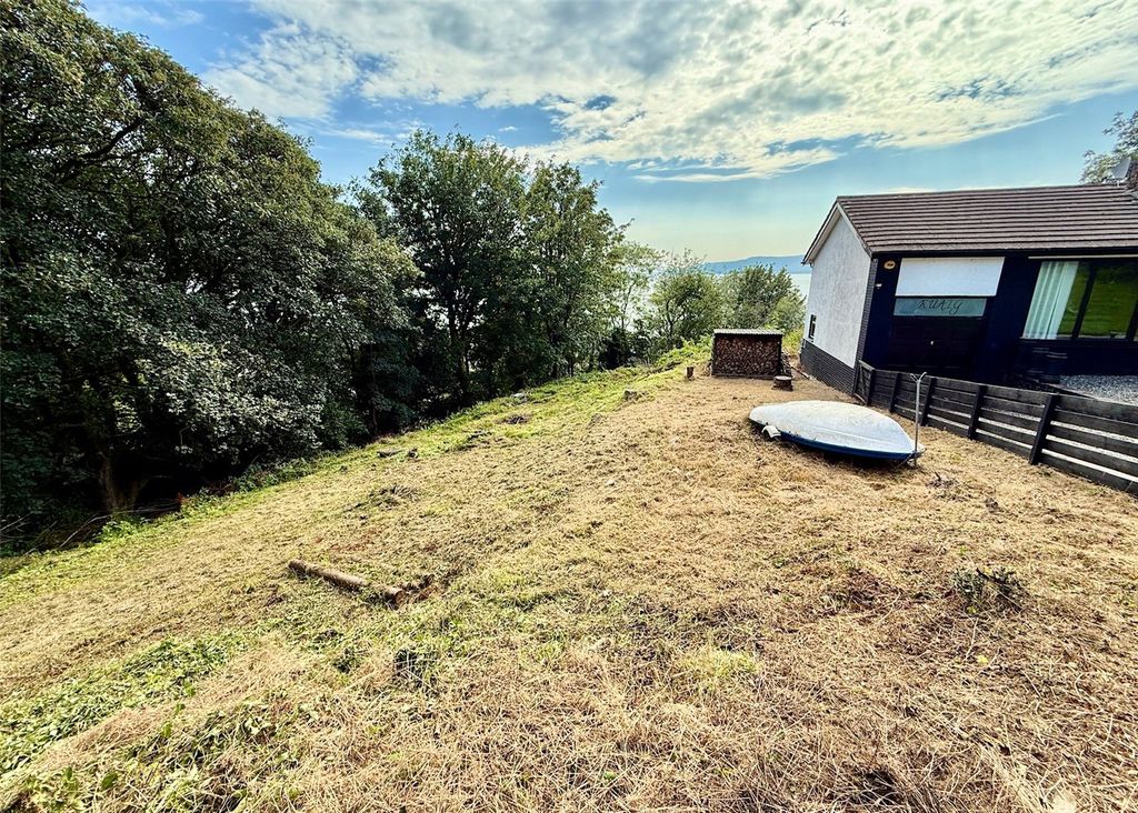 Property photo 2 of 18 Picture No. 01
