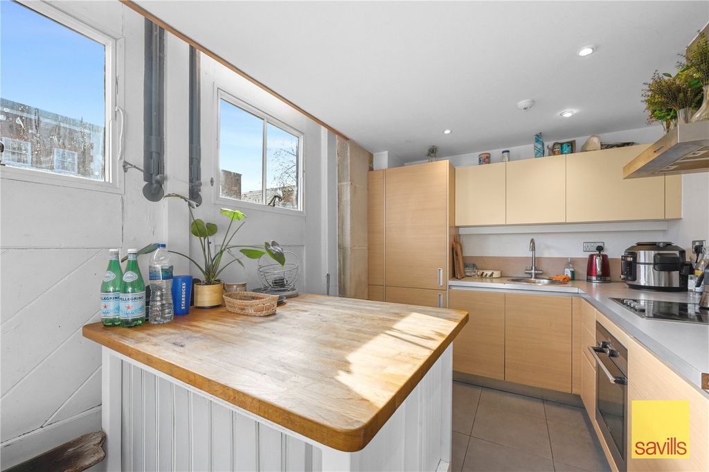 Property photo 3 of 21 Kitchen