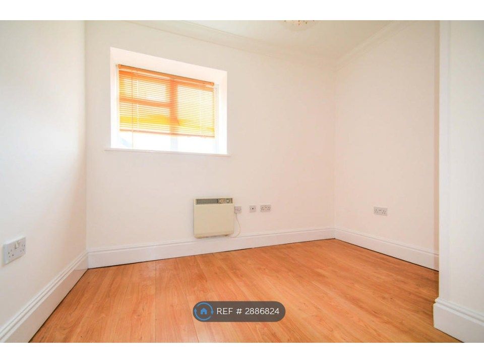 Additional image 5 of 2 bed flat to rentGeorge Street, Ryde PO33