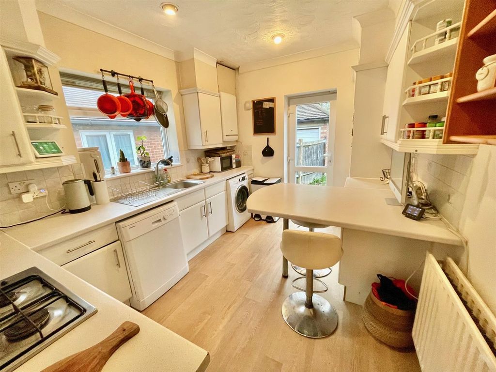 Property photo 2 of 10 Kitchen.Jpg