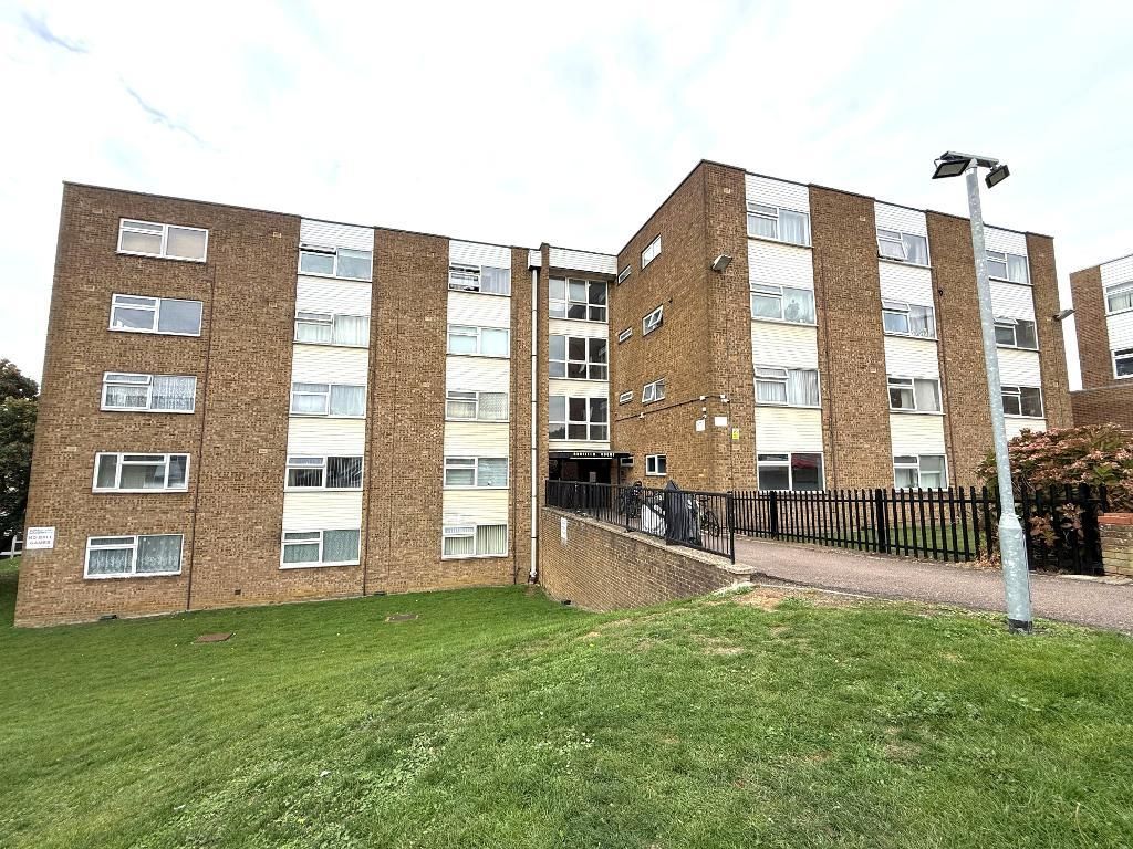 Property photo 1 of 6 Studio Available At Burfield Court, Handcross Road