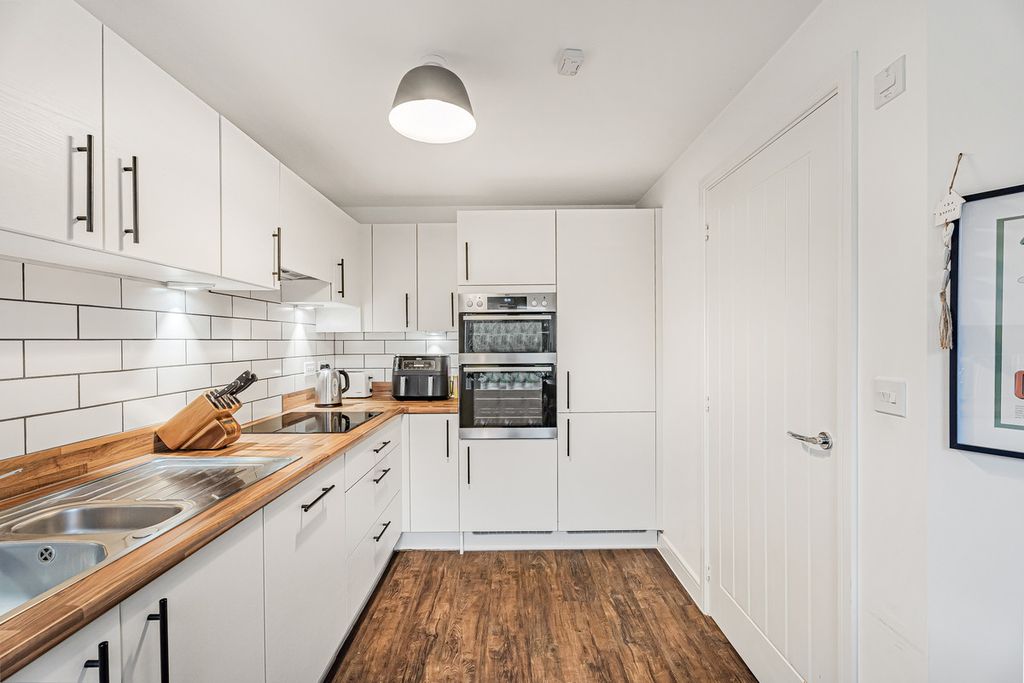 Property photo 2 of 22