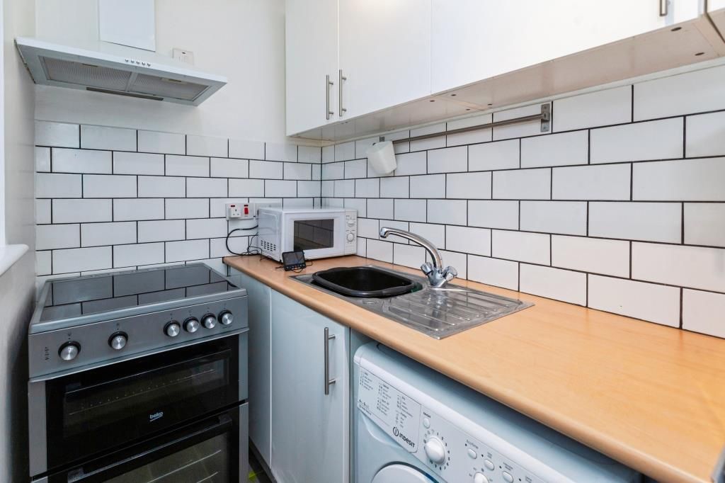 Property photo 3 of 12 Kitchen