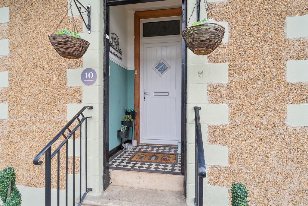 Property photo 2 of 30