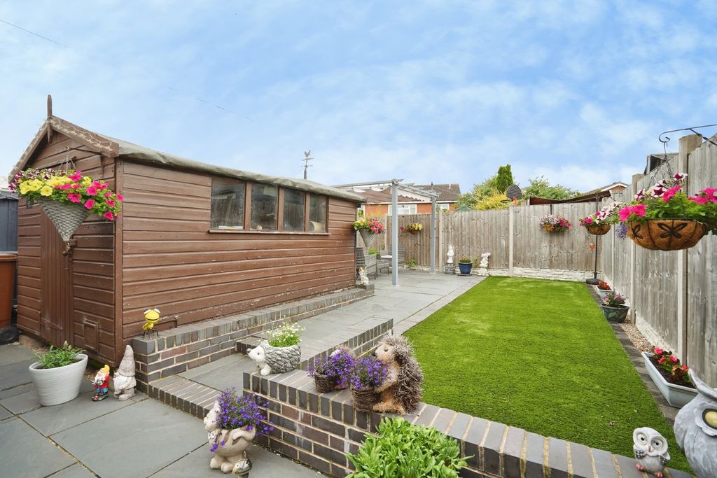 Property photo 3 of 14 Garden