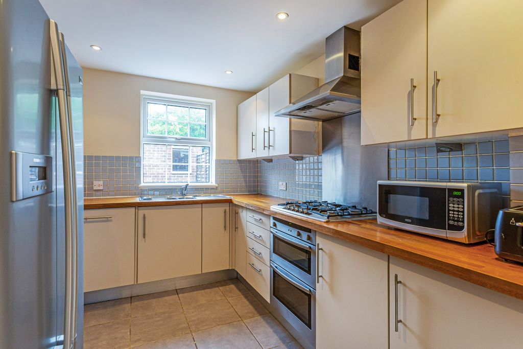 Property photo 2 of 8 Kitchen
