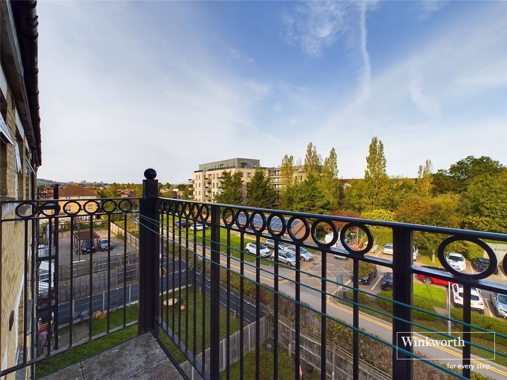Property photo 3 of 8 Balcony