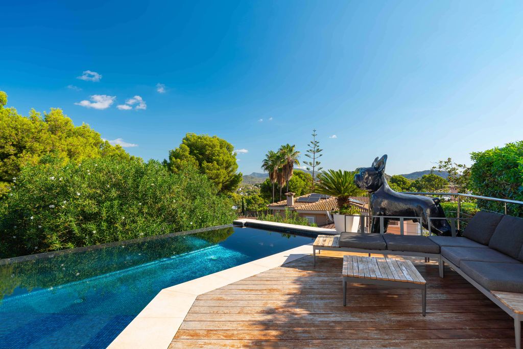 Property photo 2 of 26