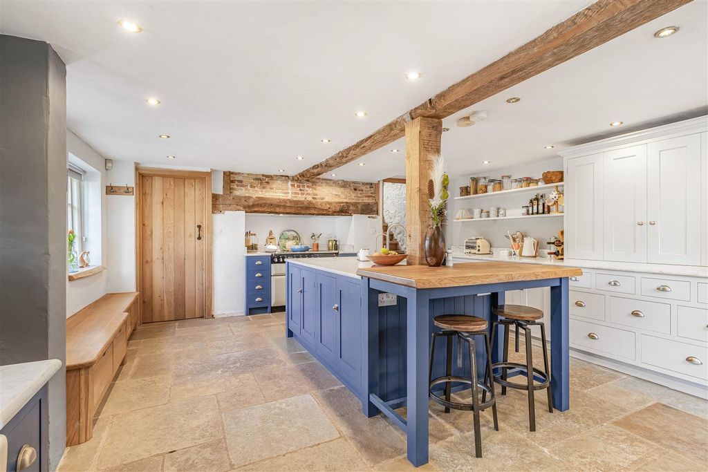 Property photo 3 of 37 17_48692-1.Jpg