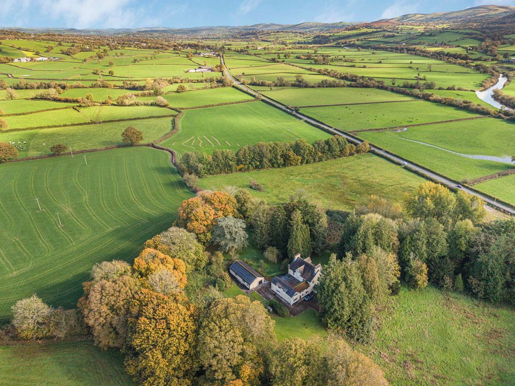 Property photo 2 of 40