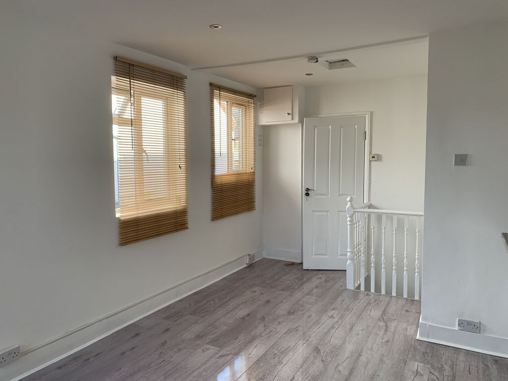 Property photo 2 of 6 Gallery