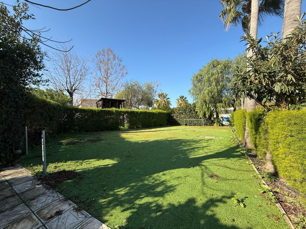 Property photo 2 of 20