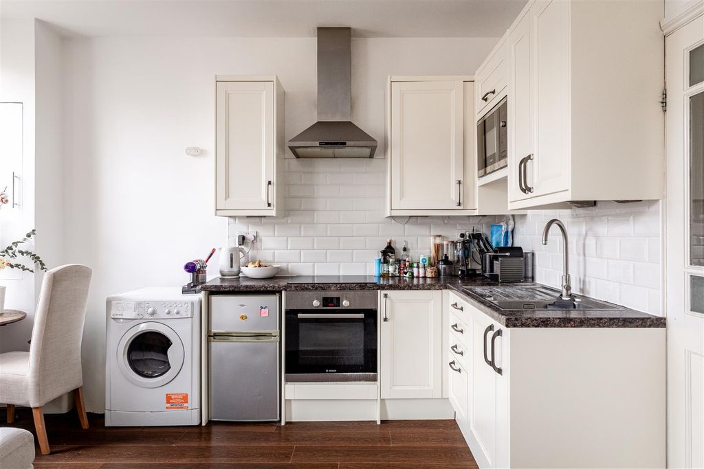 Property photo 3 of 9 Richmond Way-8.Jpg