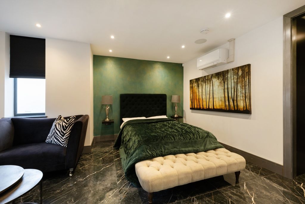 Additional image 26 of 5 bed detached house to rentWaggon Road, Barnet EN4