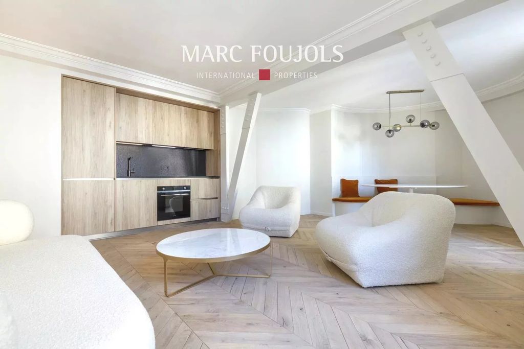 Property photo 1 of 11 Charming 1-Bedroom Apartment In Ternes, Paris 17Ème