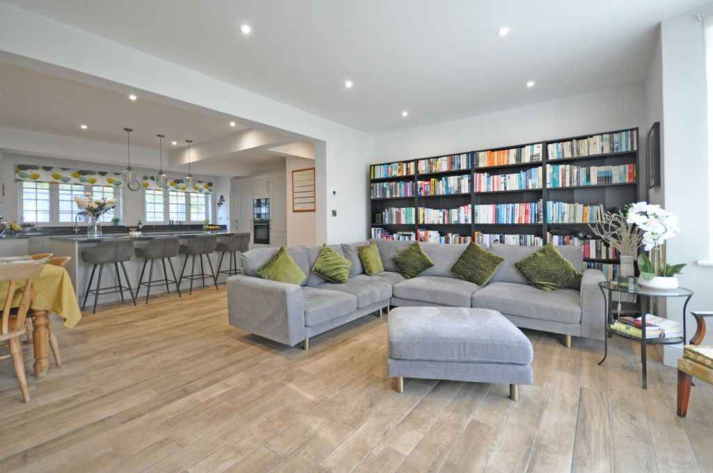 Property photo 2 of 39 Photo 9