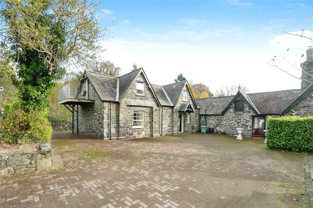 Property photo 3 of 39 Fron Ganol &amp; Coach H