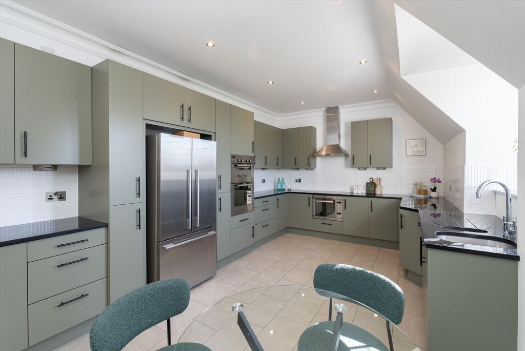 Property photo 3 of 23 Image