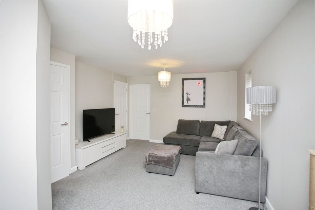 Property photo 2 of 23