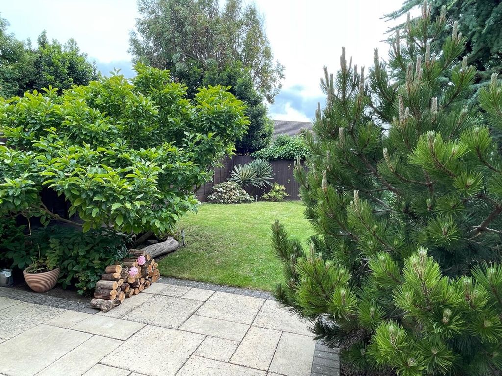 Property photo 2 of 28 Rear Garden