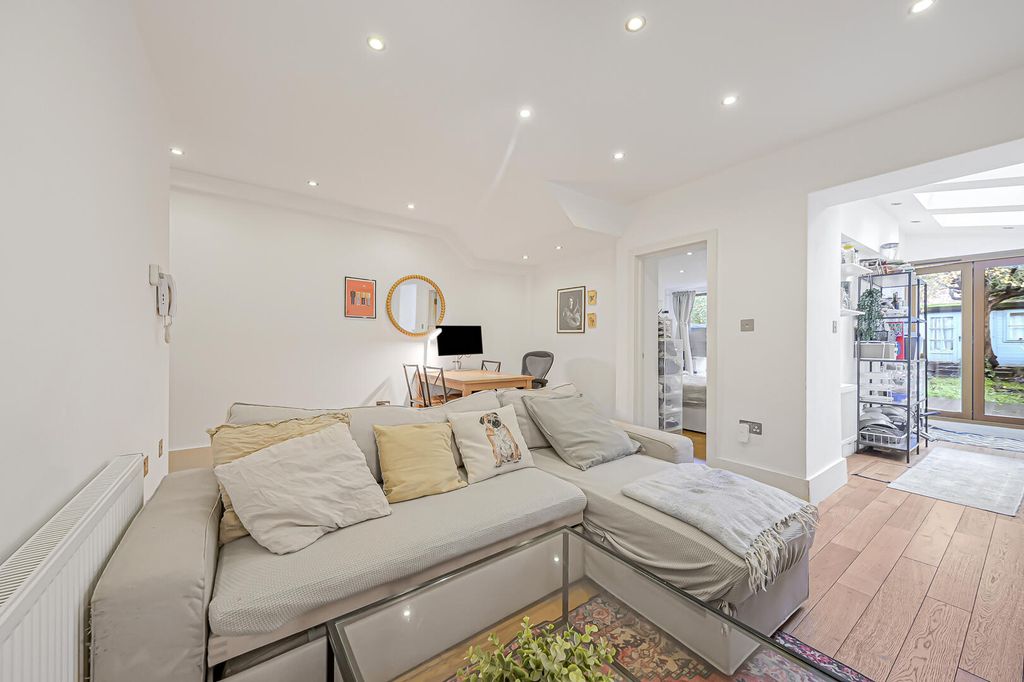 Property photo 1 of 17 Living Room